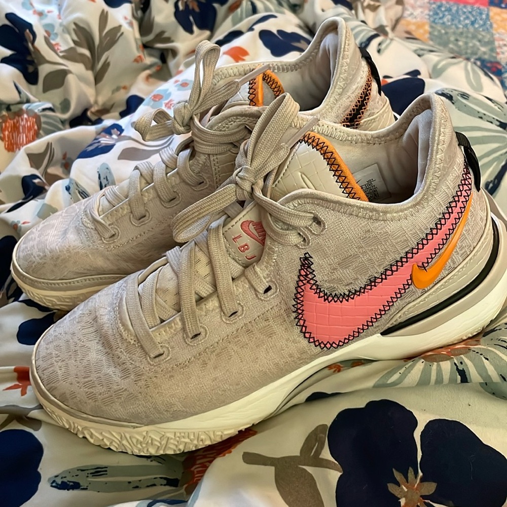 Lebron NXXT Gen size 6M